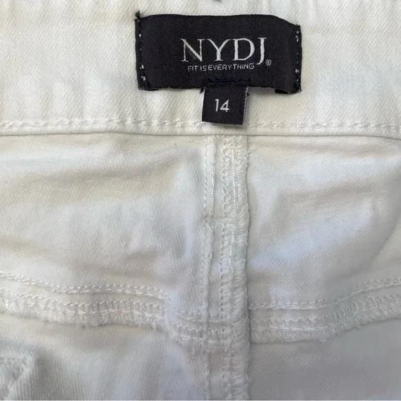NYDJ white denim stretch Bermuda shorts size 14 - Picture 8 of 10